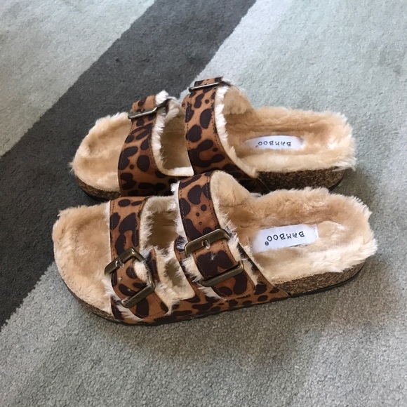 ⬇️ Leopard Print Fuzzy Sandals Size 7 - Picture 2 of 4